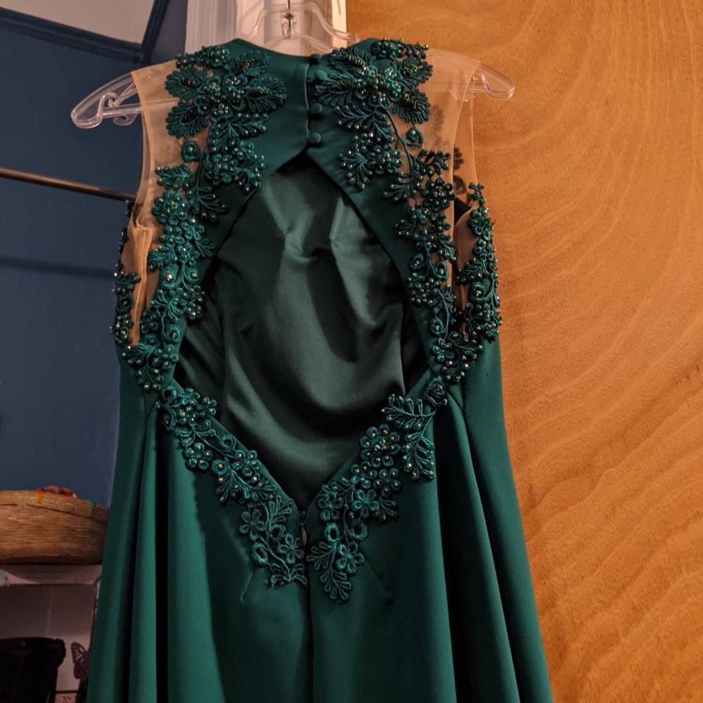 Emerald night gown - Picture 2 of 3